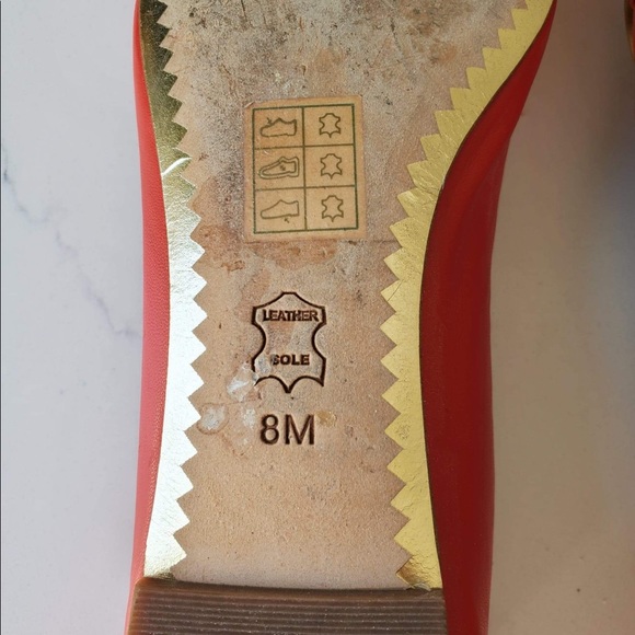 ❌SOLD❌ 🔥🔥 TORY BURCH🔥🔥. Flats shoes with Gold hardware monogram. SIZE 8. - Picture 4 of 7